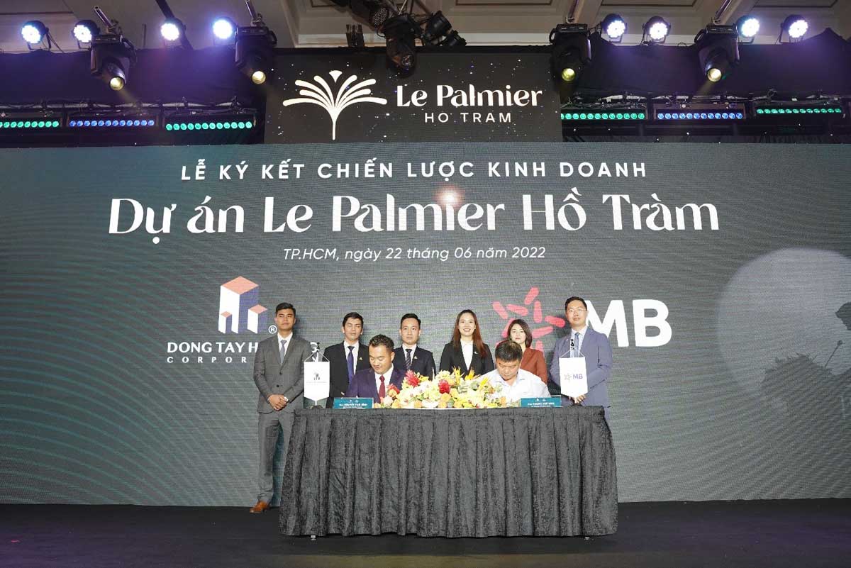 Le Palmier Hồ Tràm Tai le ra mat Le Palmier Ho Tram Dong Tay Holding da ky ket 5 hop dong hop tac chien luoc voi Dong Tay Hospitality Dong Tay Land MB Bank Chung khoan Thanh Cong va Adavigo. - Le Palmier Hồ Tràm